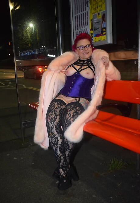 TAC Amateurs invite you to explore free photos featuring Mollie Foxxx demonstrating sexy shape